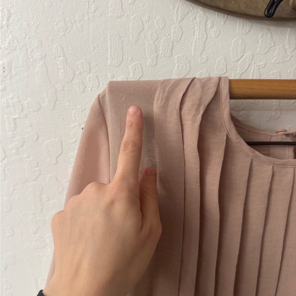Oak and Fort Tannish Pink Pleated Flowy Blouse Keyhole Back Size Small - Picture 3 of 7